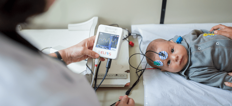 كيف يتم اختبار السمع عند حديثي الولادة والرضع WEB ثقافة عامة