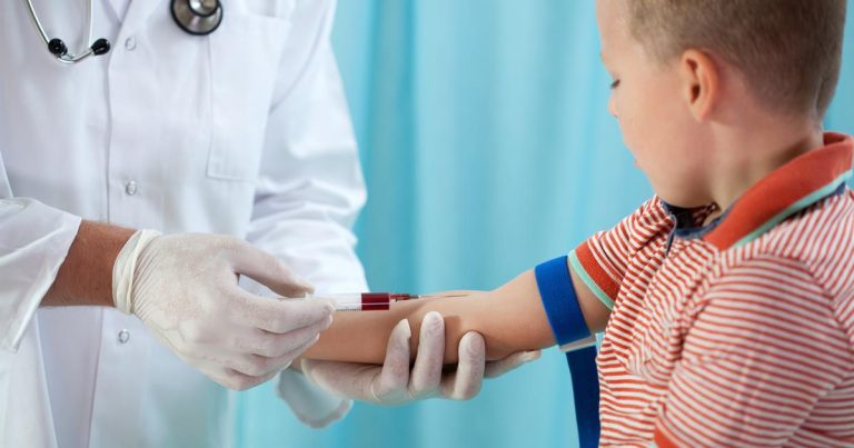 كيف يتم سحب الدم للأطفال ؟