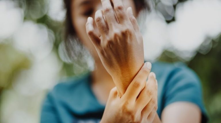 العلامات المبكرة لالتهاب المفاصل الصدفي ؟