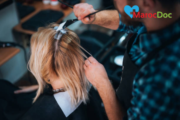 خطوات صباغة الشعر في المنزل وأنواع الصبغات المتاحة في السوق التحضير لعملية صباغة الشعر: الخطوات الضرورية