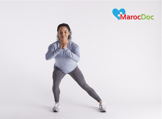 تمارين رفع المؤخره| 10 تمارين رفع المؤخره ستغير شكل جسمك تمرين الطعنات الجانبية (Side Lunges)